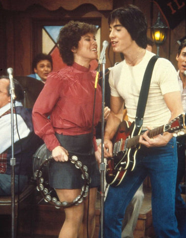 JOANIE LOVES CHACHI – THE COMPLETE SERIES (ABC 1982-83) Scott Baio, Erin Moran, Ellen Travolta, Al Molinaro, Art Metrano, Winifred Freedman, Derrel Maury, Robert Pierce